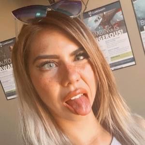 Meet your Posher, Paulina